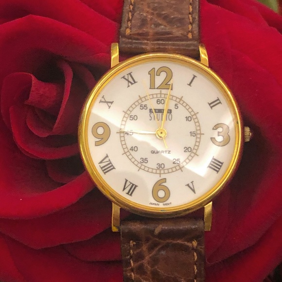 Women’s Vintage Studio Wrist Watch - Picture 3 of 13